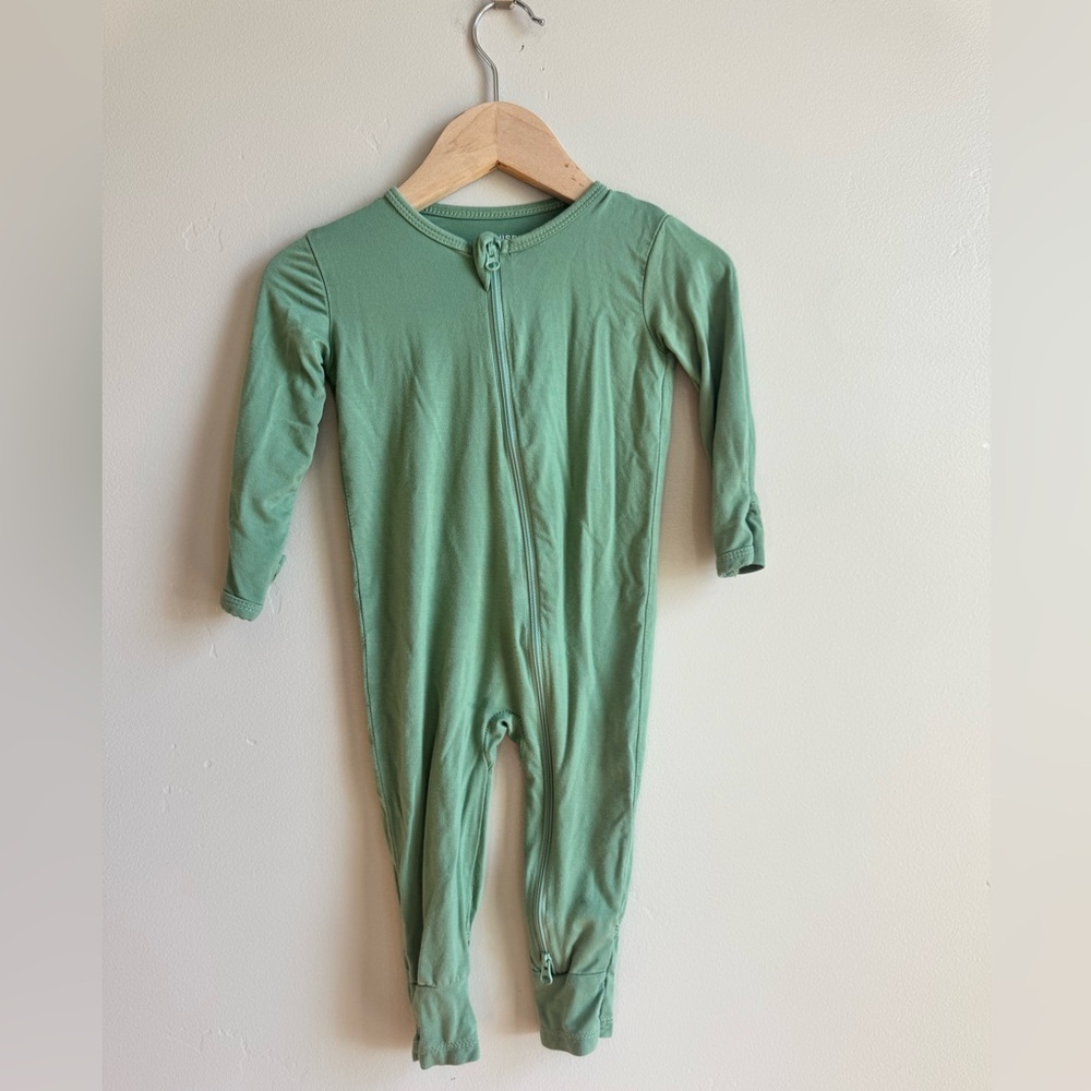 Bamboo Zip Romper 6-12M Green Snug Fit Baby Pajamas Sleepwear Scandi Neutral